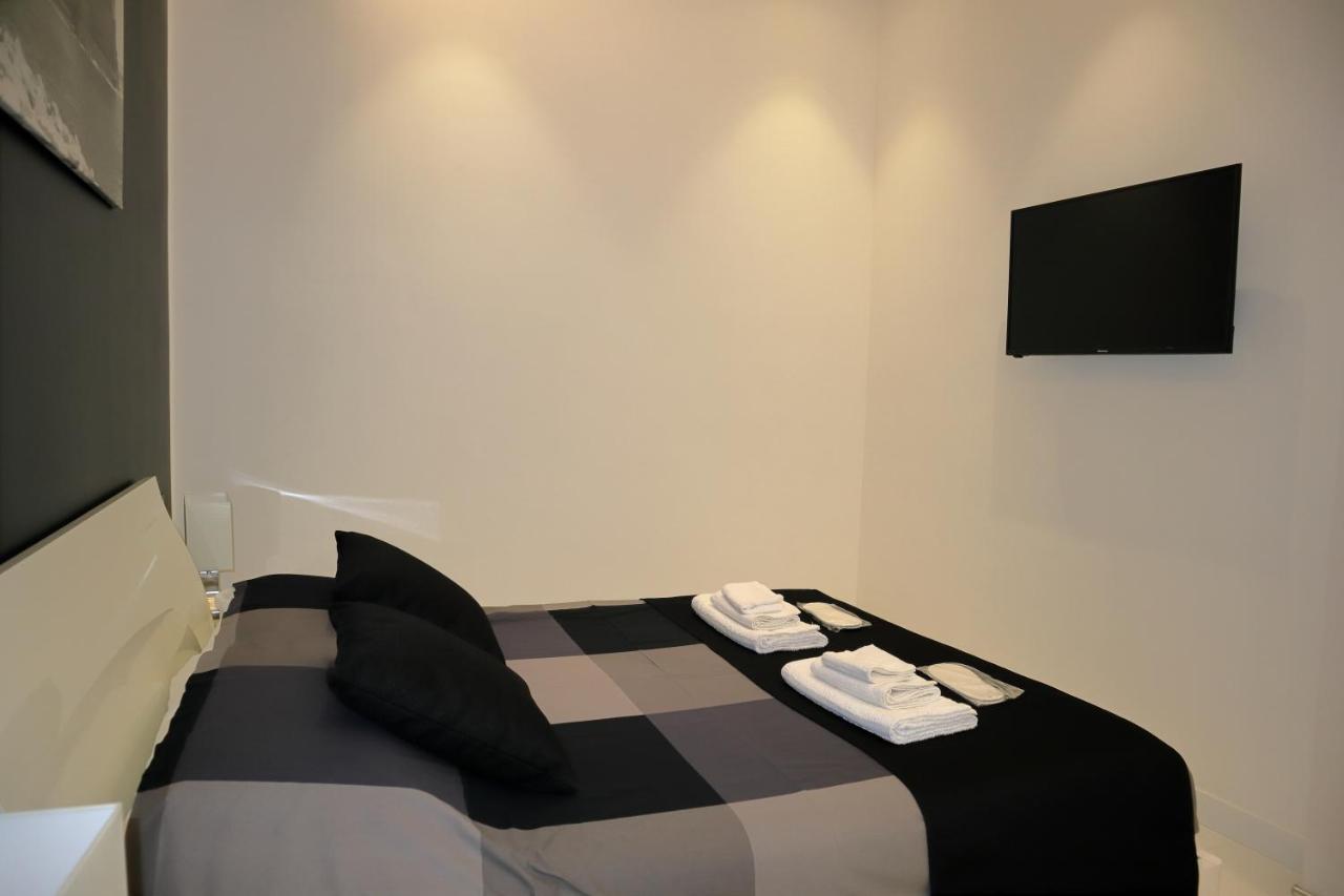 Rettifilo 201 Exclusive Rooms Наполи Екстериор снимка