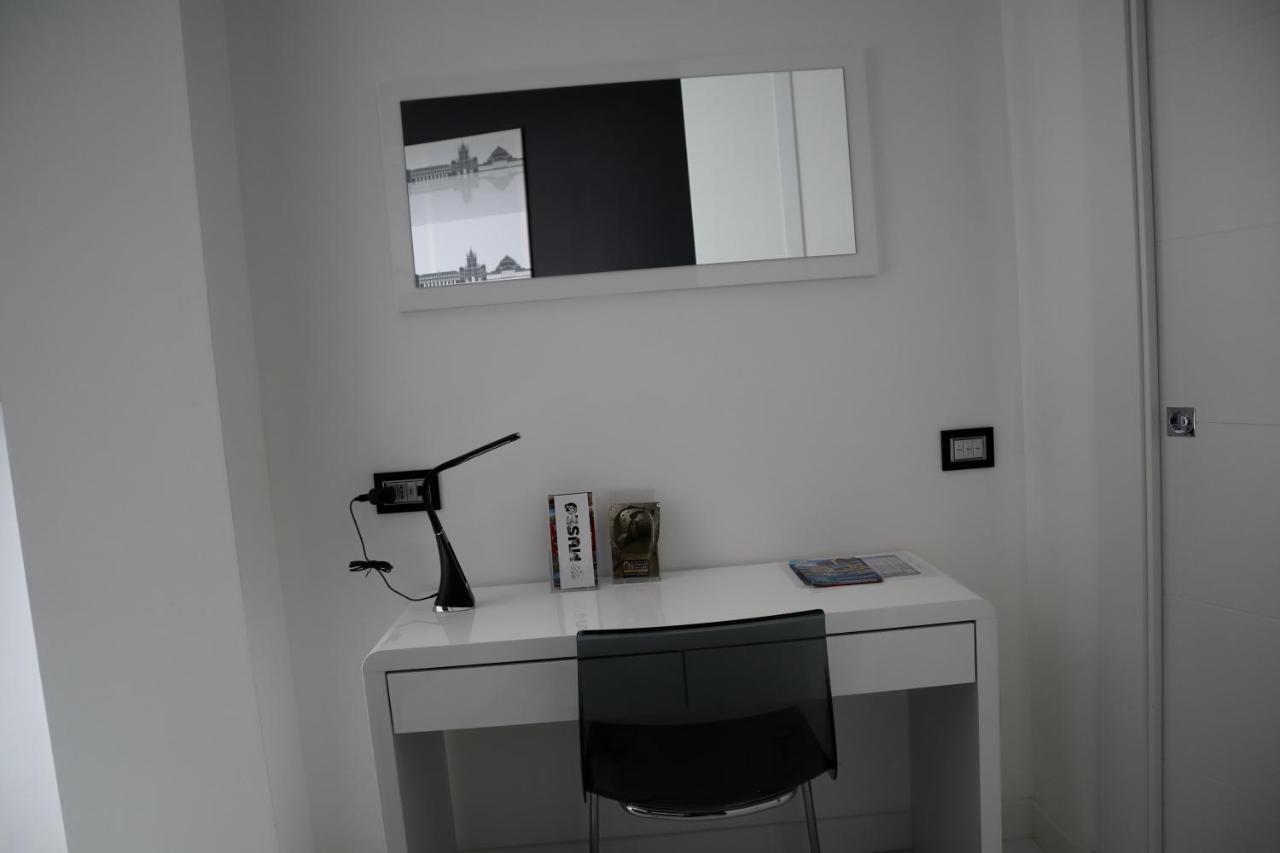Rettifilo 201 Exclusive Rooms Наполи Екстериор снимка