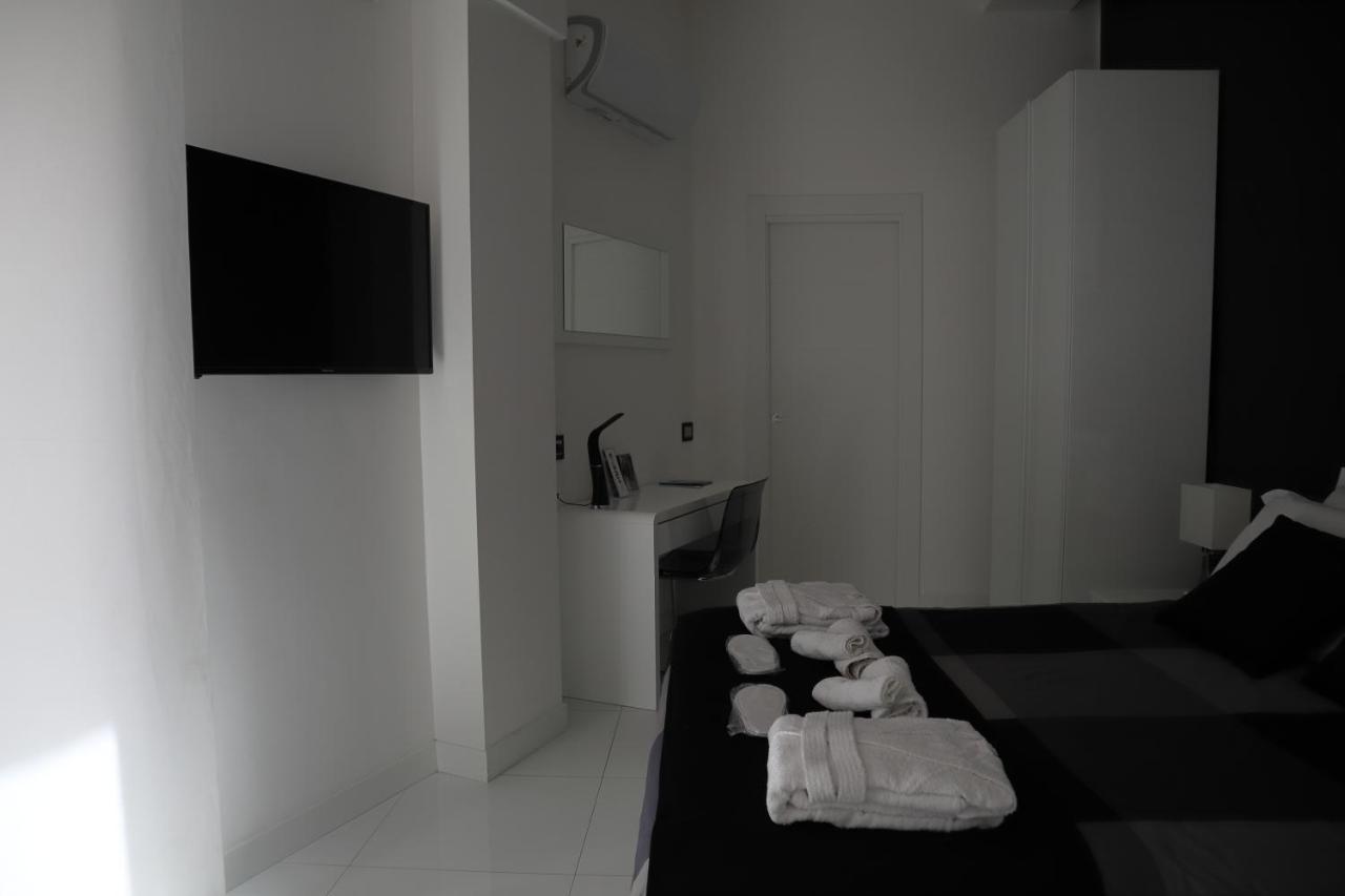 Rettifilo 201 Exclusive Rooms Наполи Екстериор снимка