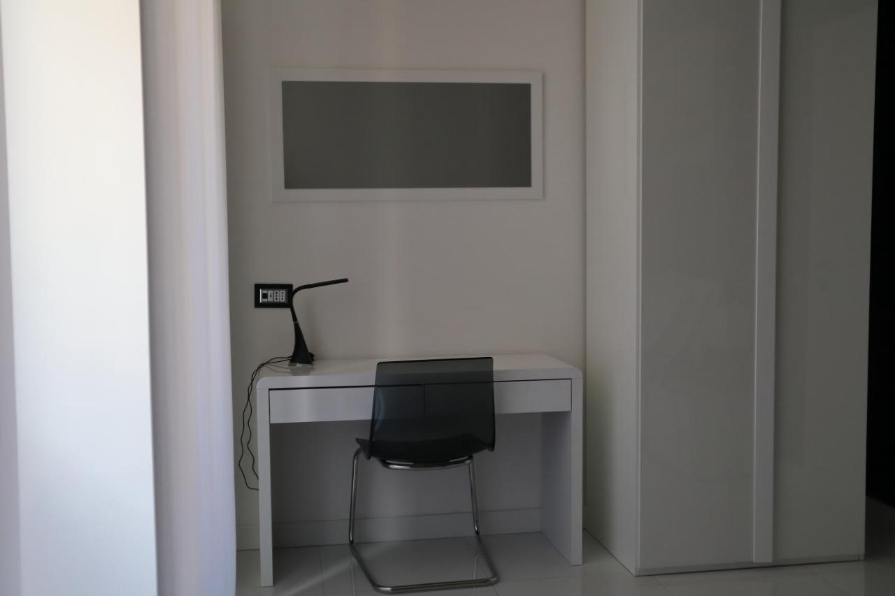 Rettifilo 201 Exclusive Rooms Наполи Екстериор снимка