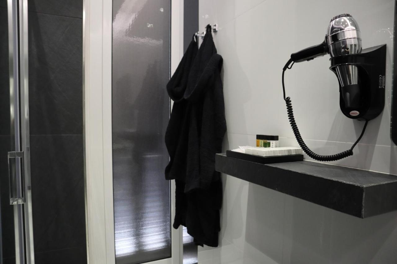 Rettifilo 201 Exclusive Rooms Наполи Екстериор снимка