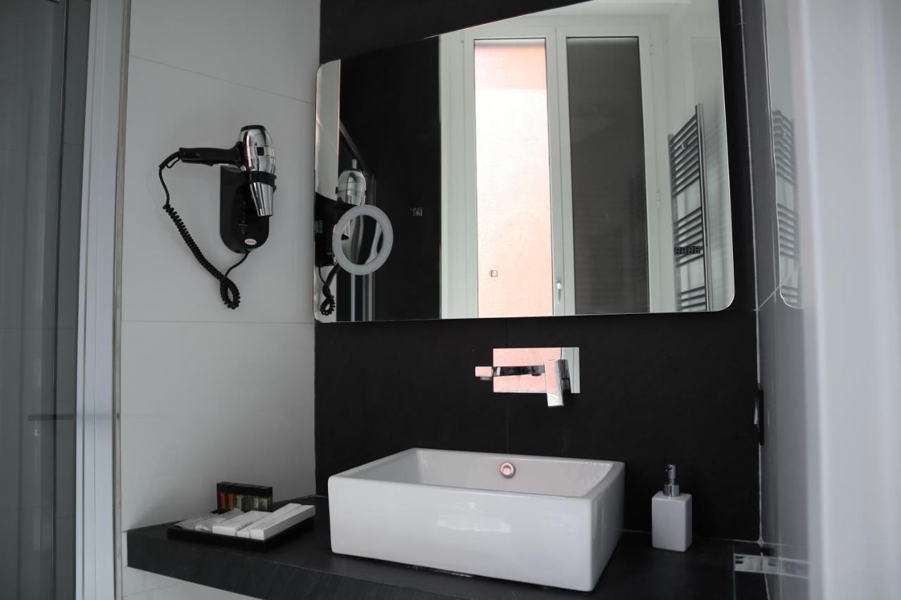 Rettifilo 201 Exclusive Rooms Наполи Екстериор снимка