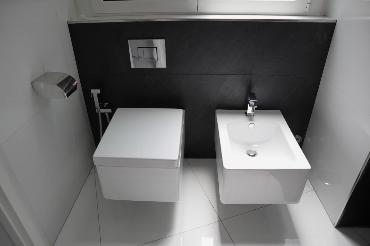 Rettifilo 201 Exclusive Rooms Наполи Екстериор снимка