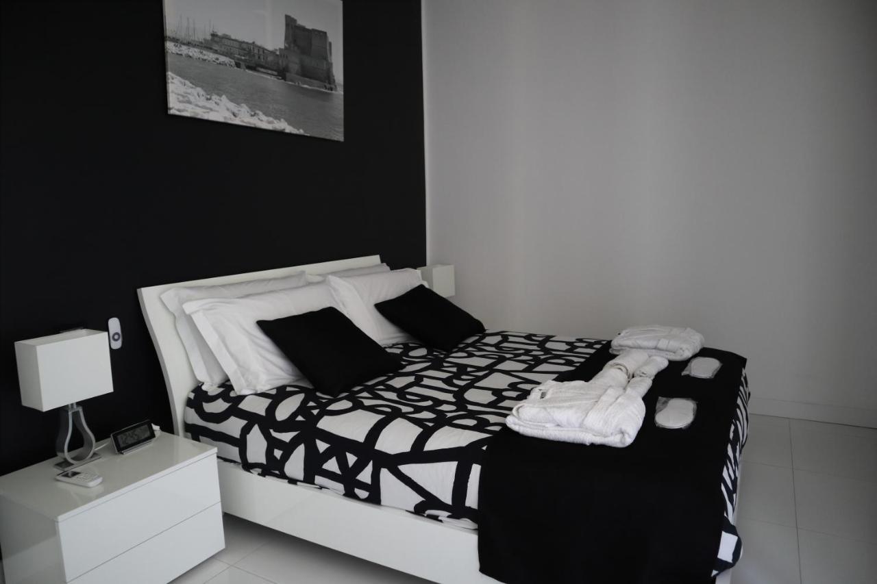 Rettifilo 201 Exclusive Rooms Наполи Екстериор снимка