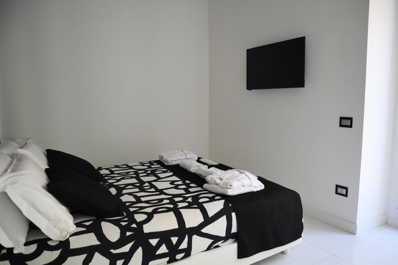 Rettifilo 201 Exclusive Rooms Наполи Екстериор снимка