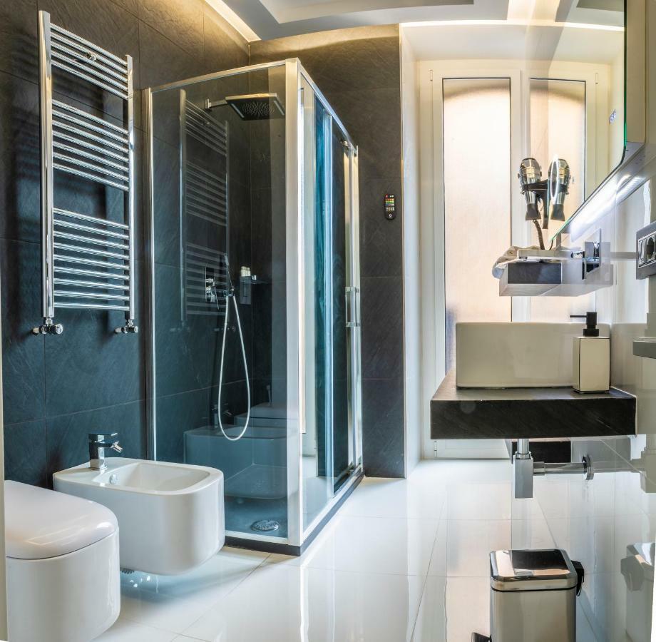 Rettifilo 201 Exclusive Rooms Наполи Екстериор снимка
