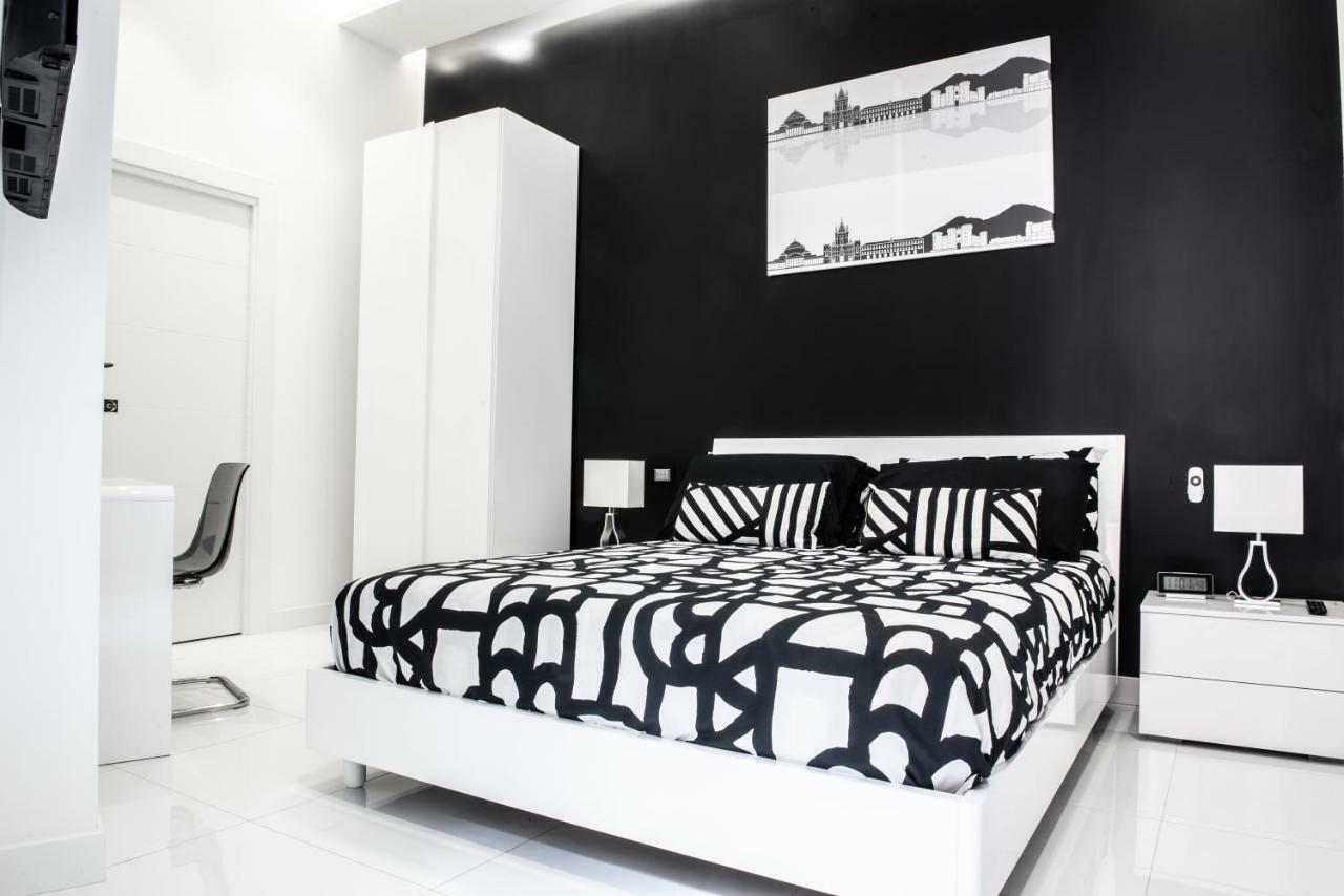 Rettifilo 201 Exclusive Rooms Наполи Екстериор снимка
